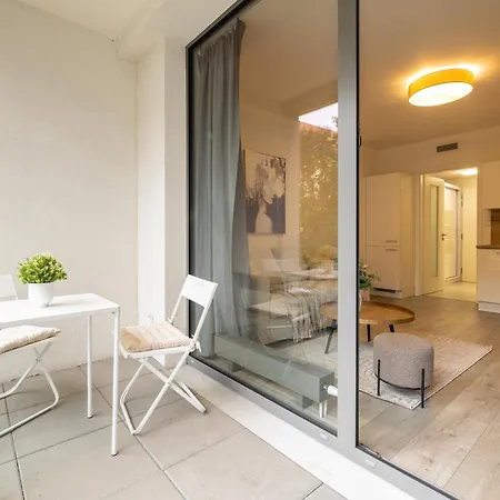 Apartamento Lovely With Balcony In Residential Area Praga
