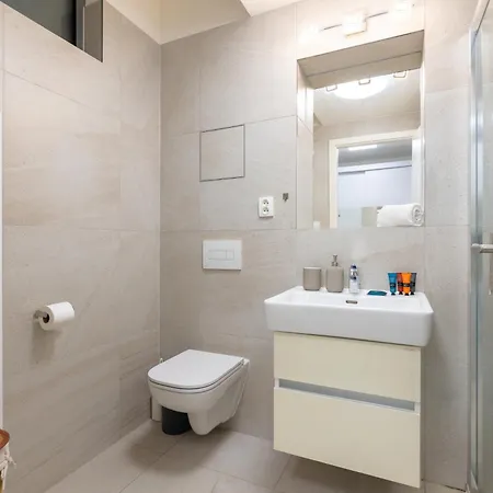 Apartamento Lovely With Balcony In Residential Area Praga