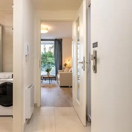 Apartamento Lovely With Balcony In Residential Area