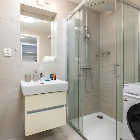 Apartamento Lovely With Balcony In Residential Area