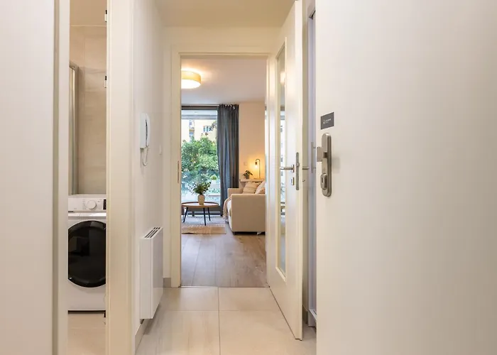 Apartman Lovely With Balcony In Residential Area