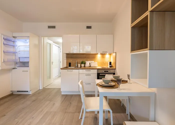 Lovely With Balcony In Residential Area *